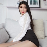 [妖精社]T2041_嫩模苏伟小秘书的灰丝主题床上无内灰丝裤袜秀翘臀诱惑写真30P