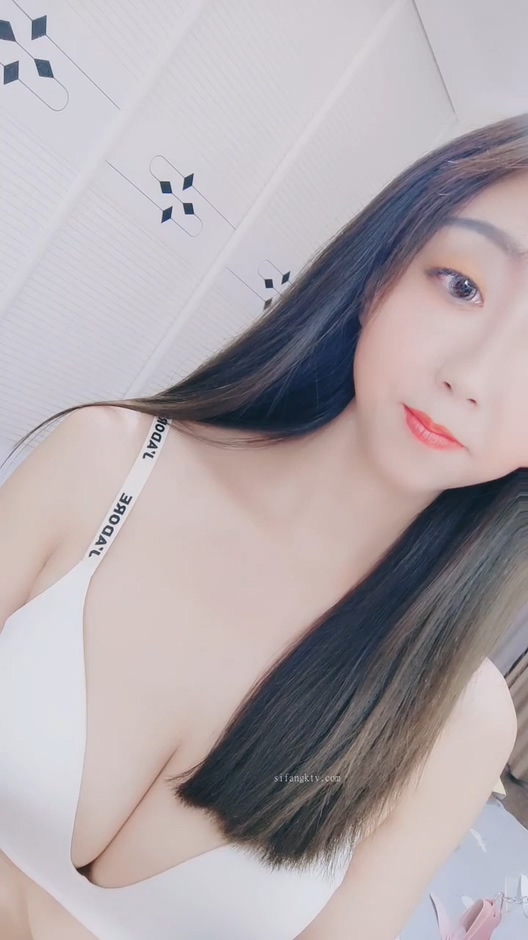 【空姐张梦琦】合集 美乳白皙空姐在线诱惑[MP4/7V/7.9G]