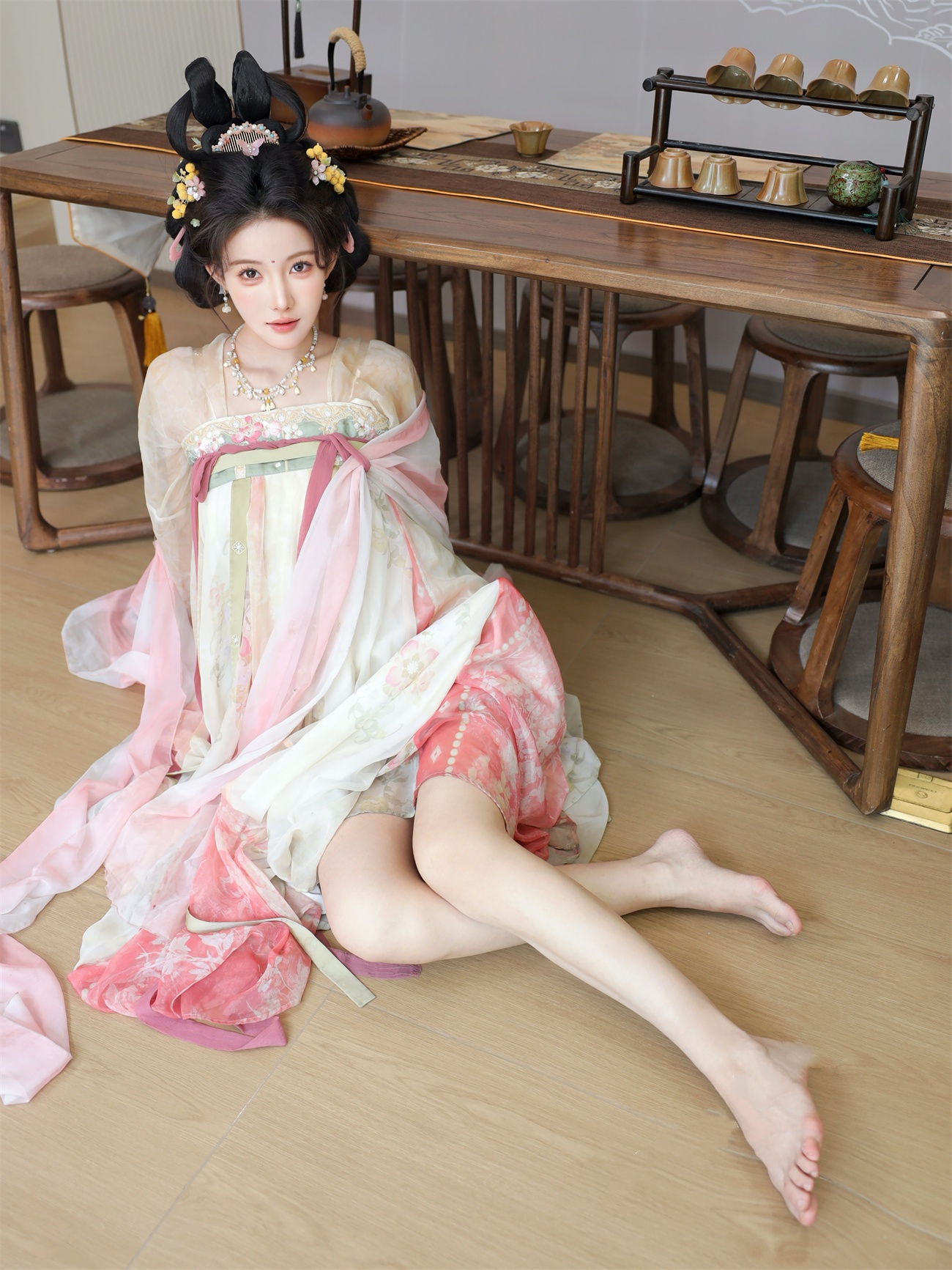 ✨秀人网 梨霜儿✨高颜值大美女 超美唐装 大尺度漏点特写