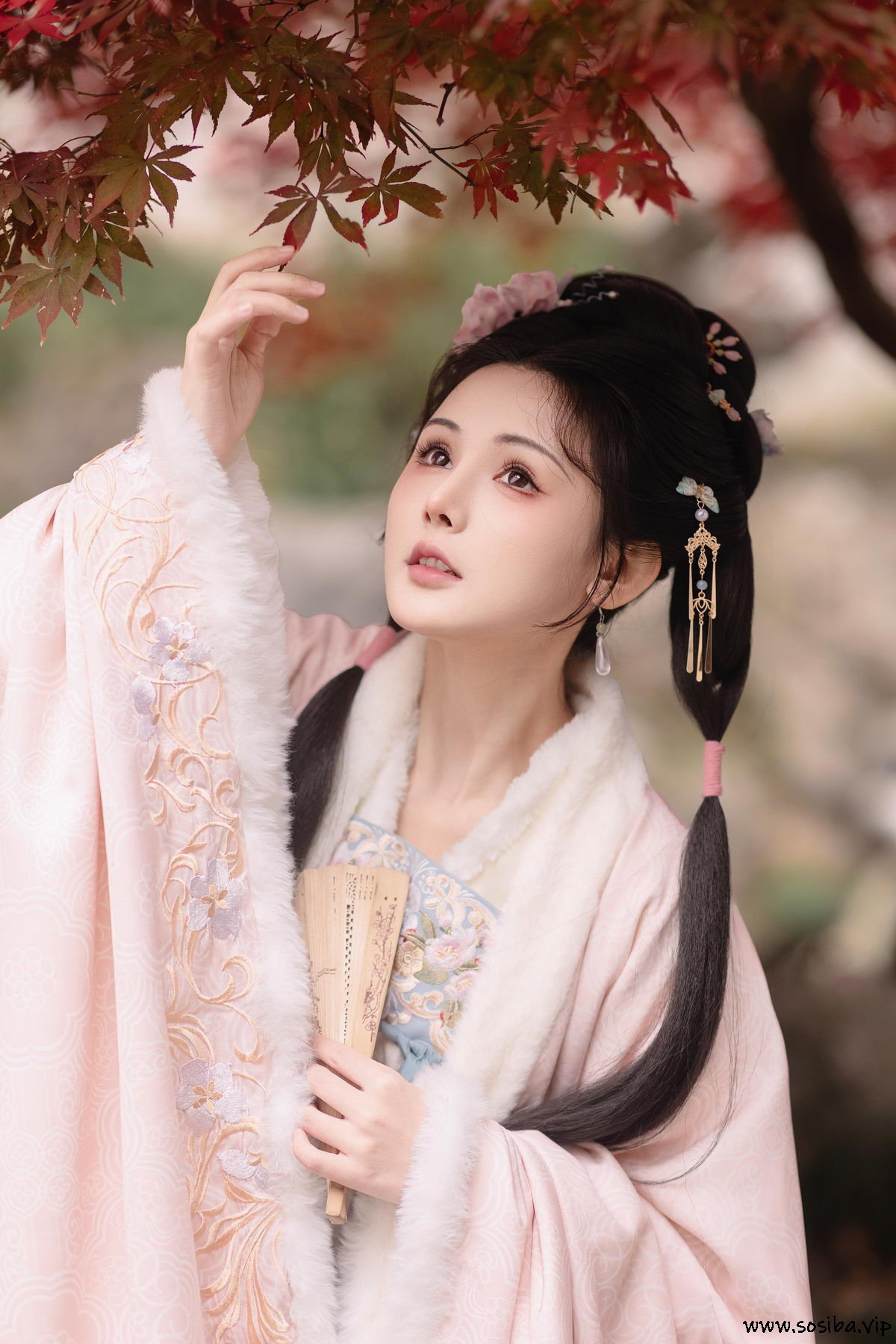 [YITUYU艺图语]2025.02.10 丹枫渡秋 乔[28P／328MB]