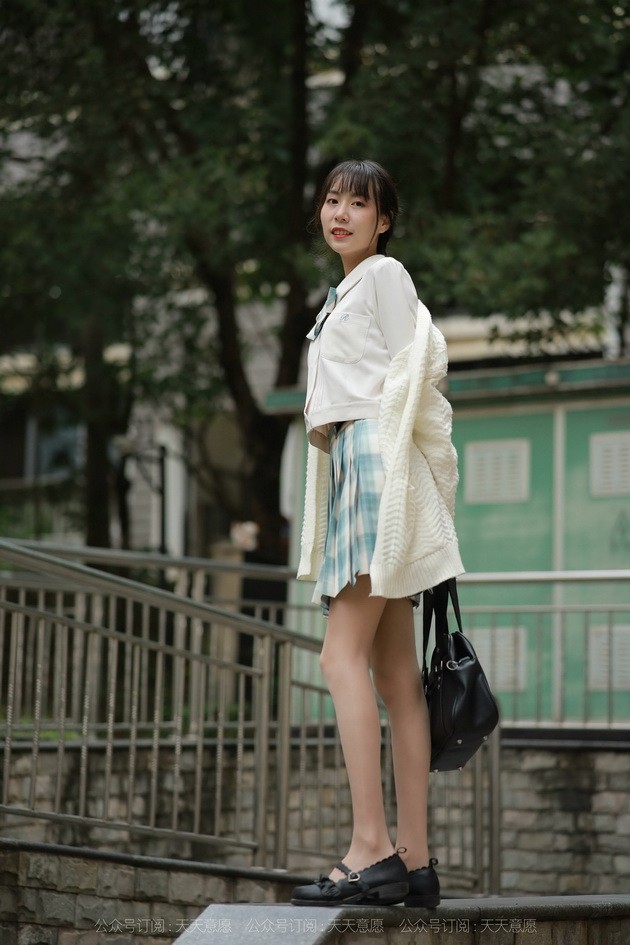 [IESS异思趣向] 2021.11.02 丝享家963：团团《长腿JK装》[94P／1