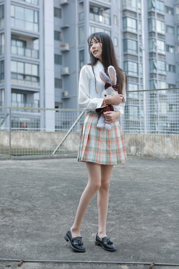 [IESS异思趣向] 2022.04.24 丝享家 1069：团团《jk妹妹》[84P／1