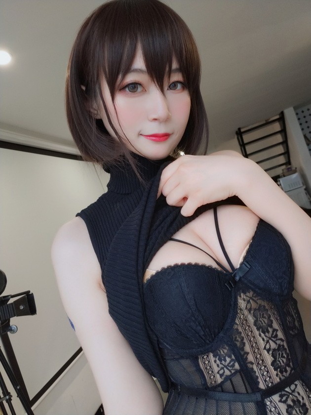 Coser小姐姐 白银81 NO.004 黑色包臀裙 [35P2V-305MB]