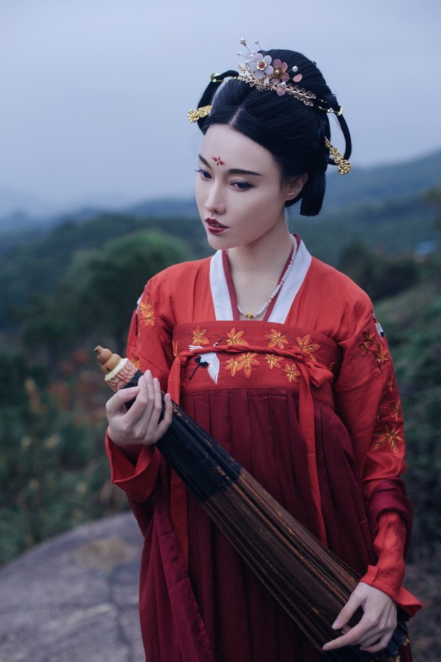 [YITUYU艺图语]2021.09.03 泠仙谣 逆逆[24+1P／249MB]